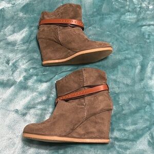 MIA brown ankle boots size 9